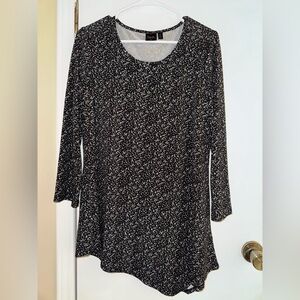 Rafaello Bohemian Voyage
Asymmetrical hem 3/4 Sleeve Blouse